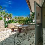 아파트 Nika 5 In Der Residenz Mit Pool Und Whirlpool In Strandnaehe By Interhome 우마그