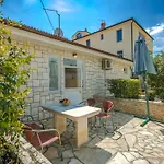 아파트 Nika 5 In Der Residenz Mit Pool Und Whirlpool In Strandnaehe By Interhome 우마그