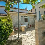 아파트 Nika 5 In Der Residenz Mit Pool Und Whirlpool In Strandnaehe By Interhome *