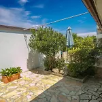 아파트 Nika 5 In Der Residenz Mit Pool Und Whirlpool In Strandnaehe By Interhome