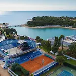 Nika 5 In Der Residenz Mit Pool Und Whirlpool In Strandnaehe By Interhome *