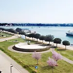 아파트 Nika 5 In Der Residenz Mit Pool Und Whirlpool In Strandnaehe By Interhome