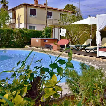 Nika 5 In Der Residenz Mit Pool Und Whirlpool In Strandnaehe By Interhome * 우마그