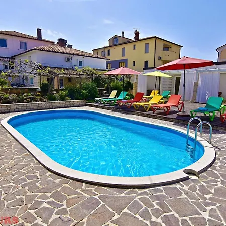 아파트 Nika 5 In Der Residenz Mit Pool Und Whirlpool In Strandnaehe By Interhome