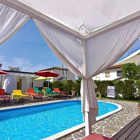 Nika 5 In Der Residenz Mit Pool Und Whirlpool In Strandnaehe By Interhome 아파트
