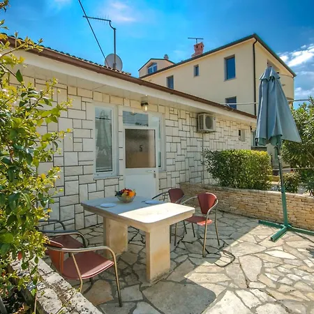 Appartement Nika 5 In Der Residenz Mit Pool Und Whirlpool In Strandnaehe By Interhome Umag