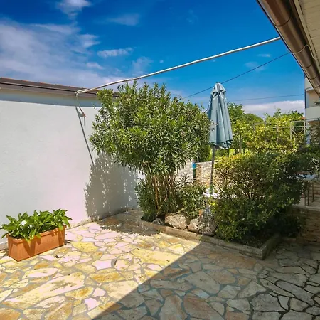 Appartement Nika 5 In Der Residenz Mit Pool Und Whirlpool In Strandnaehe By Interhome