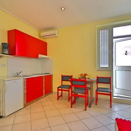 Nika 5 In Der Residenz Mit Pool Und Whirlpool In Strandnaehe By Interhome
