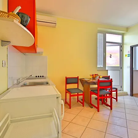 Appartement Nika 5 In Der Residenz Mit Pool Und Whirlpool In Strandnaehe By Interhome